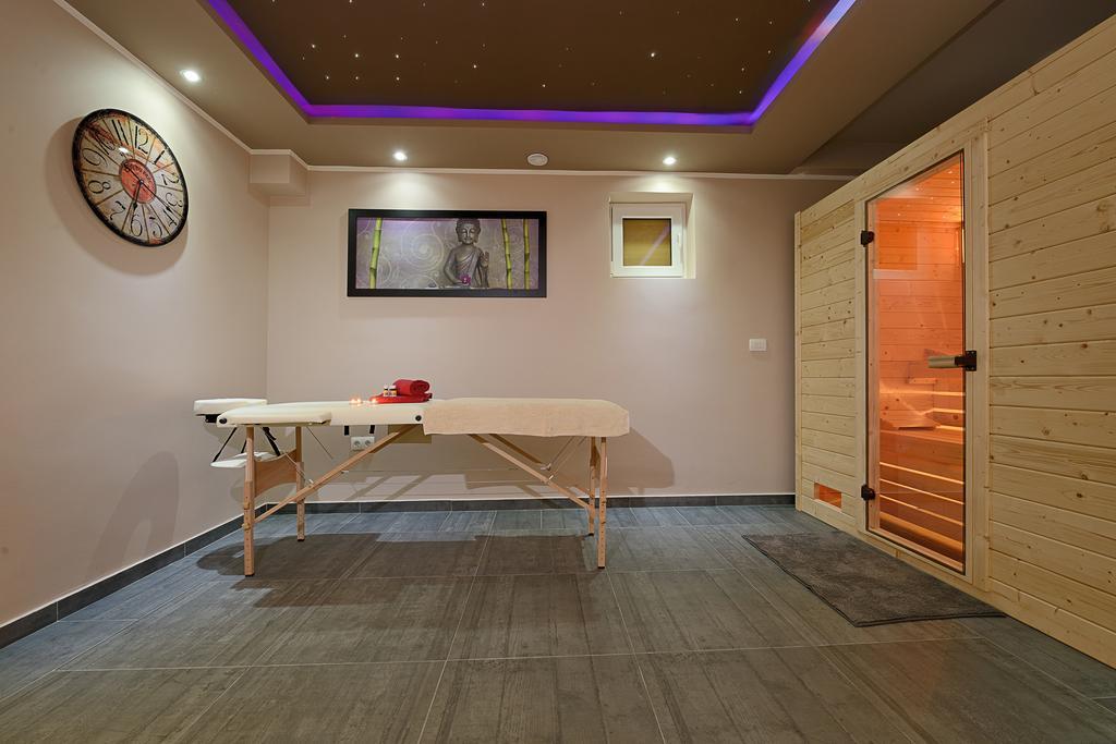 Apartments Bracic Spa Sukošan エクステリア 写真